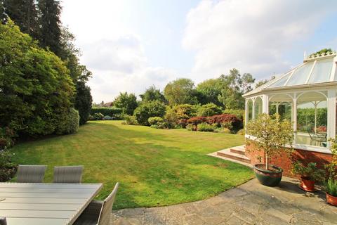 12 Elwill Way, Beckenham, BR3 3AD