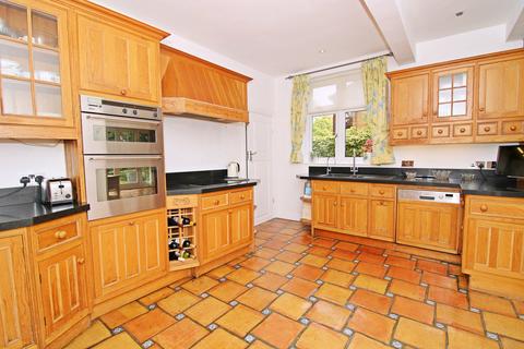 12 Elwill Way, Beckenham, BR3 3AD
