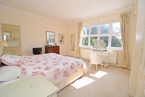 12 Elwill Way, Beckenham, BR3 3AD