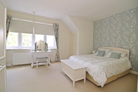 12 Elwill Way, Beckenham, BR3 3AD