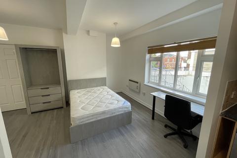 Studio to rent, Market Street, LE11 LE11