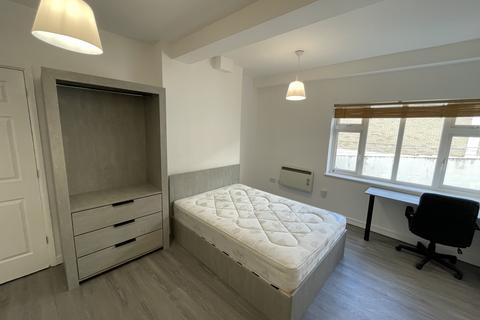 Studio to rent, Market Street, LE11 LE11