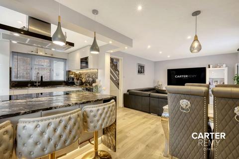 15 Birch Green, Wickford, SS12 9AD