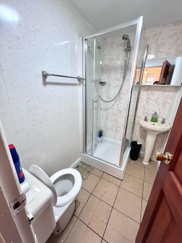 Bathroom one.jpg