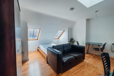 Studio to rent, Market Street, LE11 LE11