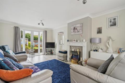 16 Mackenzie Square, Stevenage, SG2 9TT