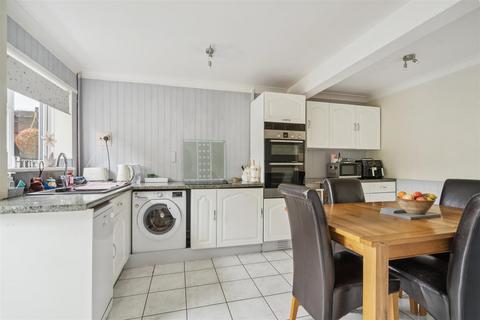 16 Mackenzie Square, Stevenage, SG2 9TT