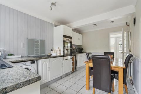 16 Mackenzie Square, Stevenage, SG2 9TT