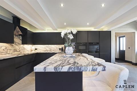 9 Hill Hall, Theydon Mount, Epping, CM16 7QQ