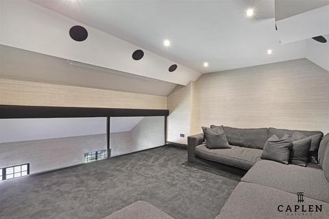 9 Hill Hall, Theydon Mount, Epping, CM16 7QQ