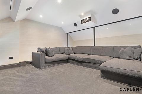 9 Hill Hall, Theydon Mount, Epping, CM16 7QQ