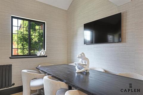 9 Hill Hall, Theydon Mount, Epping, CM16 7QQ