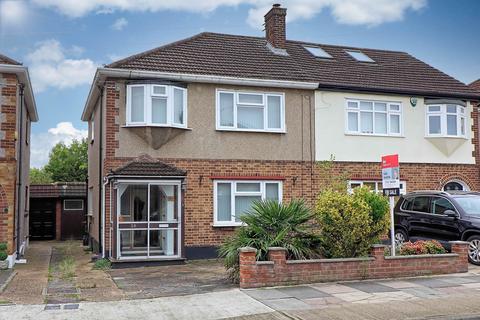28 Moray Way, Romford, RM1 4YD