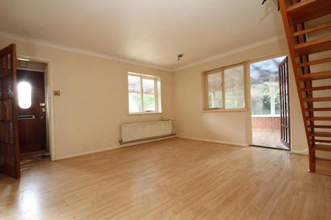 2 bedroom terraced house to rent, Newsham Road, Woking GU21