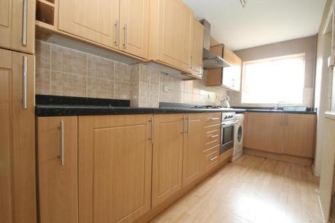 2 bedroom terraced house to rent, Newsham Road, Woking GU21