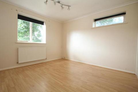 2 bedroom terraced house to rent, Newsham Road, Woking GU21