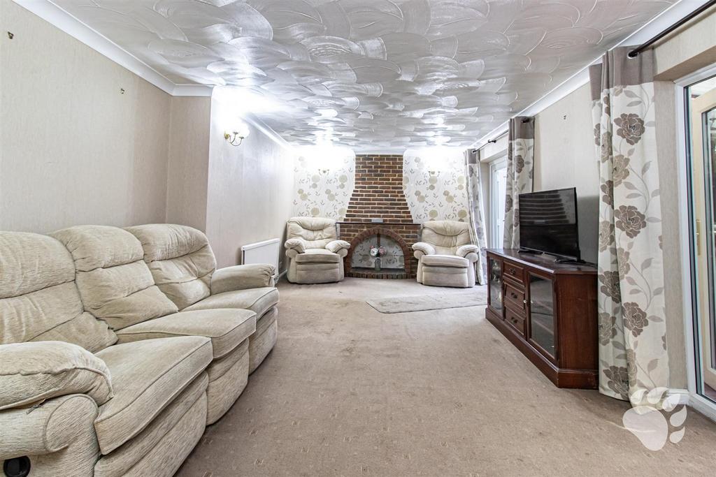 Rantree Fold, Basildon SS16 3 bed semidetached house for sale £425,000