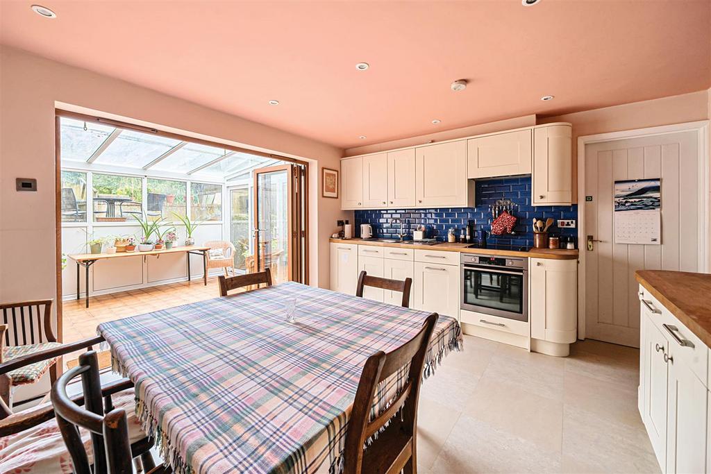 Kitchen/Breakfast Room