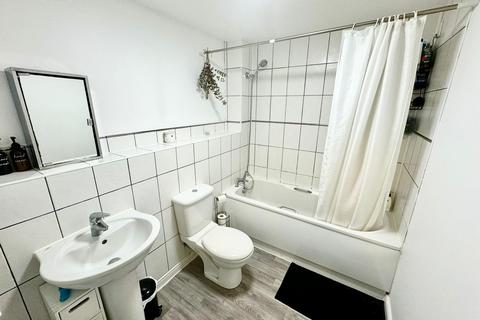 2 bedroom flat to rent, Phillip Court, Newport,