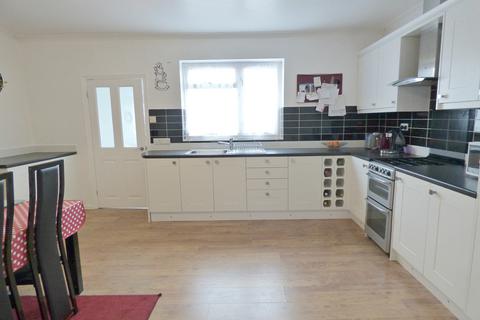 2 bedroom house to rent, Wallisdown Road, Poole, Dorset