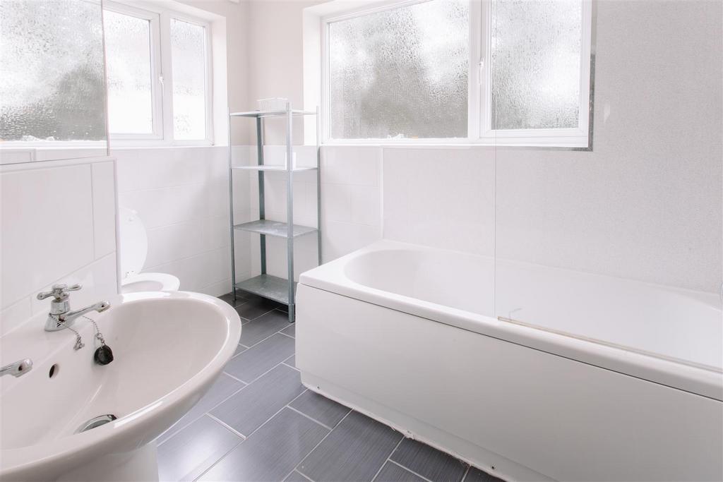 35 De Grey Bathroom.jpg