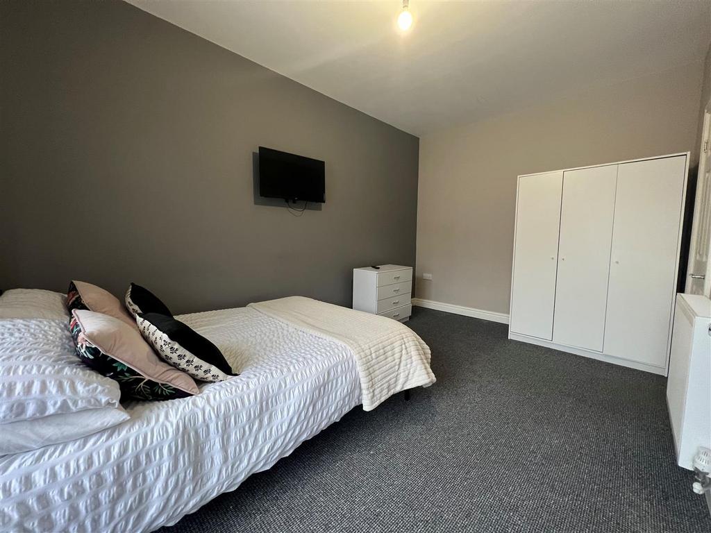 Photo 5 121 Cranbrook.jpg