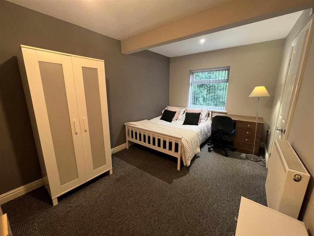 Photo 4 121 Cranbrook.jpg
