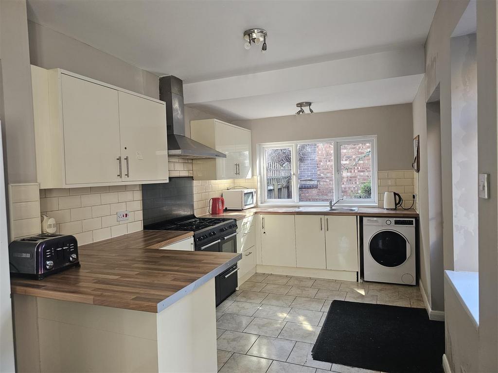 28 Vermont Street kitchen 3.jpg