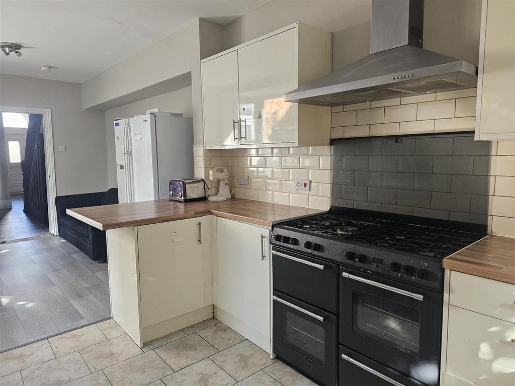 28 Vermont Street kitchen 4.jpg