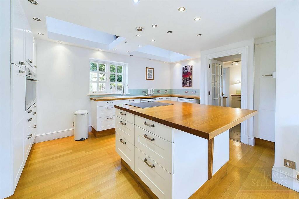 Open plan dining kitchen