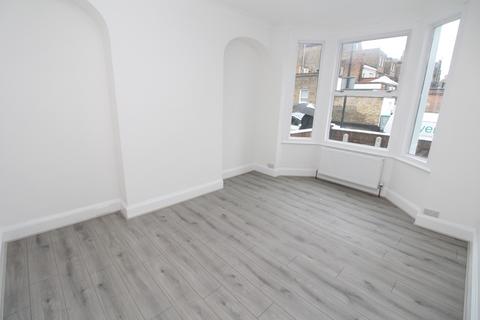 3 bedroom terraced house to rent, Cottingham Road, London, SE20