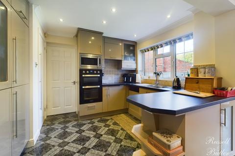 2 Bodenham Close, Buckingham, MK18 7HR