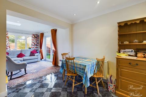 2 Bodenham Close, Buckingham, MK18 7HR
