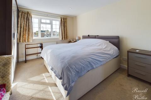 2 Bodenham Close, Buckingham, MK18 7HR
