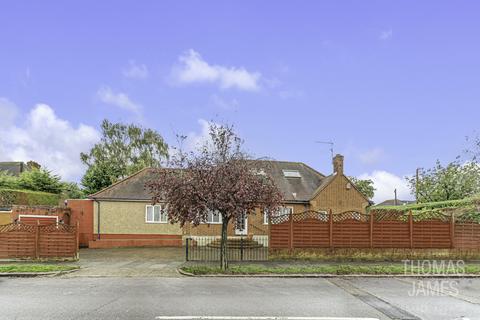 4 bedroom detached bungalow for sale, Lakenheath, Oakwood, N14