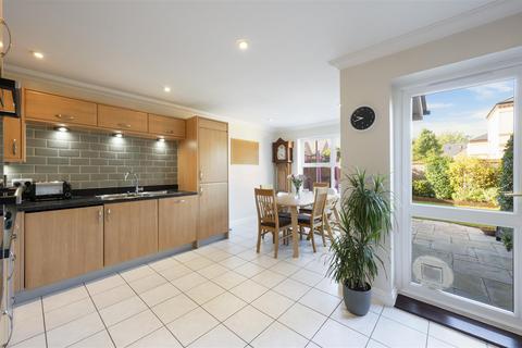 3 bedroom terraced house for sale, Cavendish Walk, Epsom