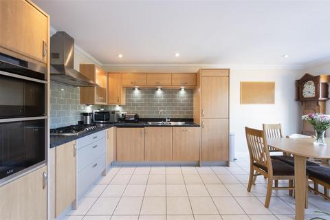 3 bedroom terraced house for sale, Cavendish Walk, Epsom