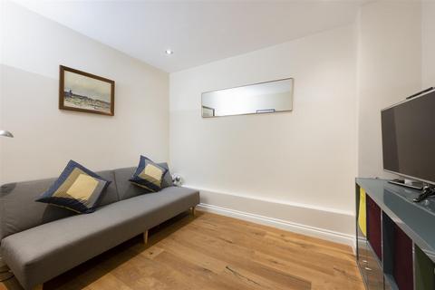 51 Cavendish Walk, Epsom, KT19 8AP