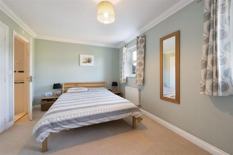51 Cavendish Walk, Epsom, KT19 8AP