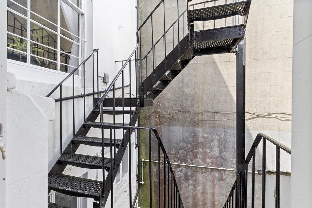 Park Crescent, 11 D-010.jpg