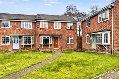 3 bedroom end of terrace house for sale, Blackstone Close, Farnborough