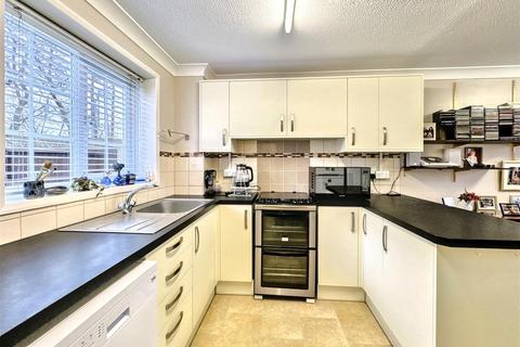 3 bedroom end of terrace house for sale, Blackstone Close, Farnborough