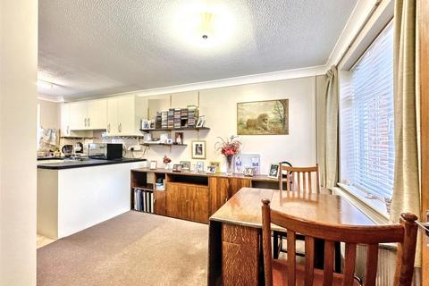 3 bedroom end of terrace house for sale, Blackstone Close, Farnborough