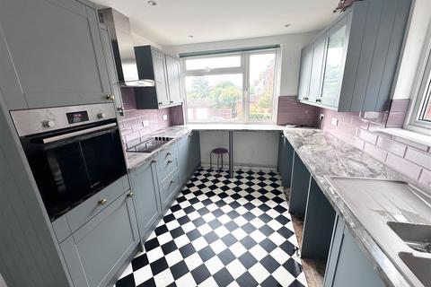 2 bedroom flat to rent, Middlesex Road, Bexhill-On-Sea