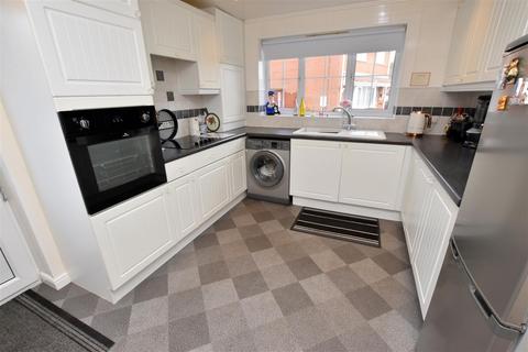11 Barnet Drive, New Waltham, Grimsby, DN36 4GH