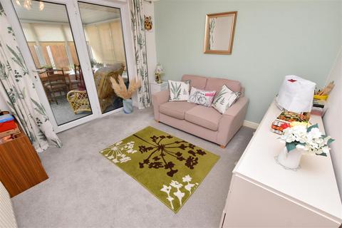 11 Barnet Drive, New Waltham, Grimsby, DN36 4GH