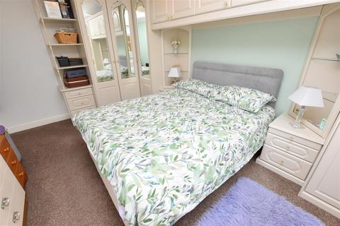 11 Barnet Drive, New Waltham, Grimsby, DN36 4GH