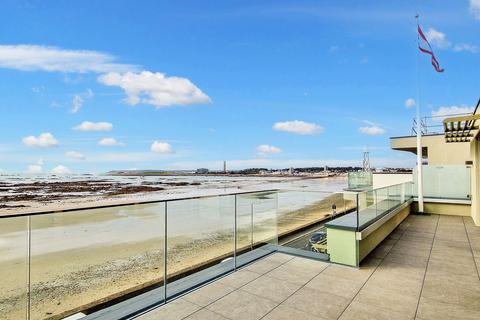 2 bedroom flat to rent, The Penthouse - Spectre, St Clement