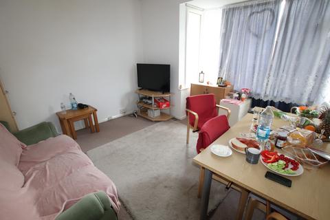 2 bedroom flat for sale, Gillian Street, London SE13