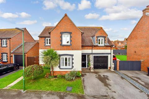 4 bedroom detached house for sale, Millington Drive, Selsey, Chichester, West Sussex